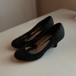 George Feminine Black Rounded Toe Flats Tiny Heel SZ 6.5